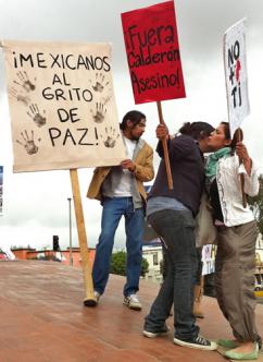 Demonstrators gather in Tijuana to call for an end to Mexico's drug war (Fronteras)