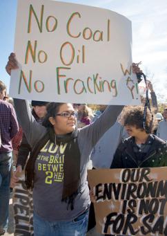 Marching against tar sands production and pipelines in Asheville, N.C. (Will Wysong)