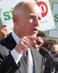 California Gov. Jerry Brown rallies support for Proposition 30 (Xueqiao Ma)