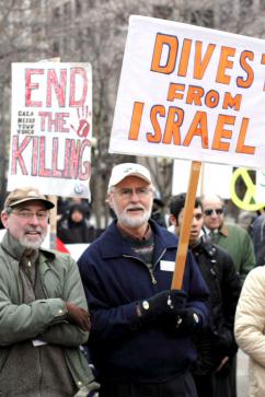 Protesting Israel's deadly assault on Gaza in Seattle (Robert Friend Weber Whitlock)