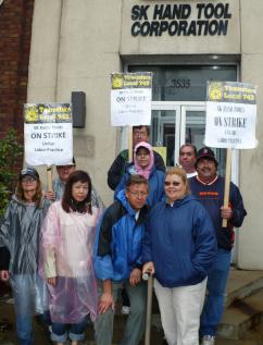 Workers at SK Hand Tools hit the picket line to defend their health care benefits (Lee Sustar | SW)