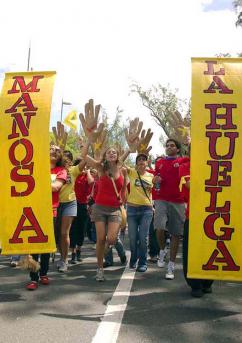 Part of a national march in support of the 2008 teachers' strike  (Puerto Rico Indymedia)
