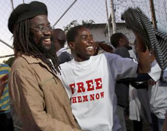 Munyaradzi Gwisai (left)
