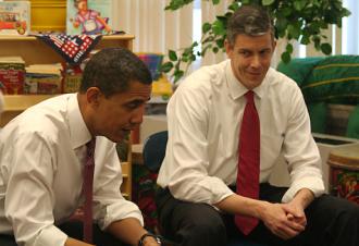 Chicago Public Schools CEO Arne Duncan (right) visits a classroom with Barack Obama