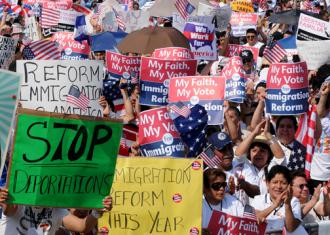 Thousands of people rally in Washington, D.C., in support of immigration reform (Lloyd Wolf | SEIU)