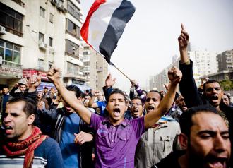 Protesters wind through the Nasr City neighborhood of Cairo (Hossam el-Hamalawy)