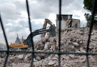 Israeli forces demolish a Palestinian home in Sheikh Jarrah (Ridvan Yumlu Schiessl)