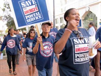 Postal workers demonstrate during a national day of action to defend their jobs last September (Marilyn Bechtel)