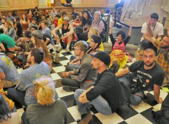 Protesters hold a discussion while sitting in at the California state Capitol building (Steve Rhodes)