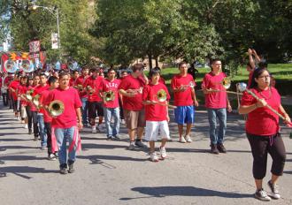 The Kelly High School marching band leads off a mass march in solidarity with the teachers (People's World)