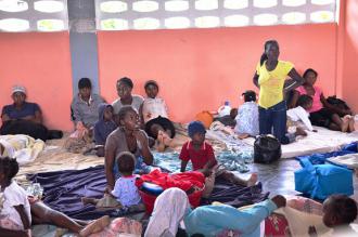 People near Port-au-Prince stranded by storm damage (Chimen Lakay)