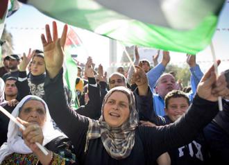 Palestinians in Ramallah celebrate the UN vote on observer status (Oren Ziv)