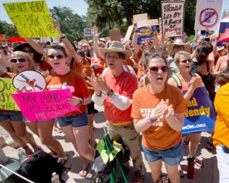 Protesters crowd around the Texas Capitol building to protest a harsh anti-abortion bill (David Weaver)