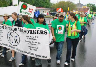 Members of the Coalition of Immokalee Workers and student supporters lead a freedom march of hundreds (Jeff Weinberger)
