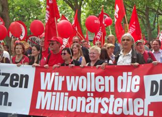 Tens of thousands defied police to march in the Blockupy Frankfurt demonstration (Loren Balhorn | SW)