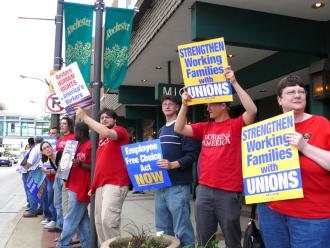 Minnesota labor activists demonstrate their support for EFCA (Laura Askelin)