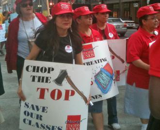 Thousands of teachers, students and supporters flooded downtown Chicago to protest cuts to the public schools (Lee Sustar | SW)