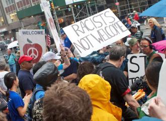 Several hundred people challenged the right-wing's anti-Muslim hate in a counter-protest in downtown Manhattan (Alexander Super | SW)