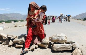 Flieeing the Swat Valley during the Pakistani military's offensive (Aamir Qureshi | AFP)