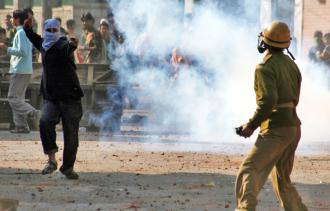 Kashmir activists clash with Indian security forces. (Abid Bhat | flickr)