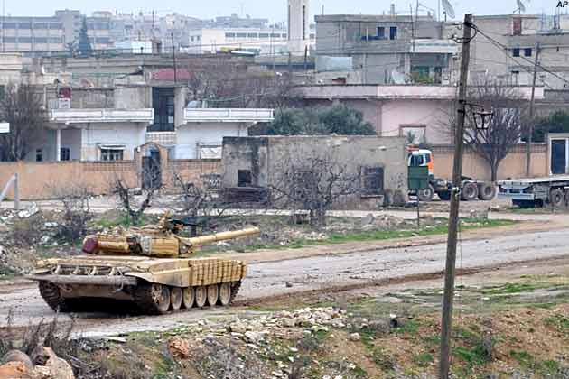 Tanks of the Syrian Armed Forces advance against Homs