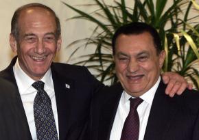Israeli Prime Minister Ehud Olmert and Egyptian President Hosni Mubarak at a June 2006 conference