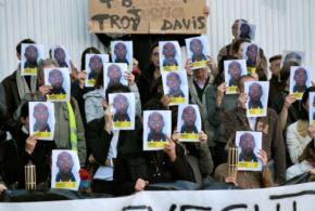 Supporters of Troy Davis demonstrate in Brussels