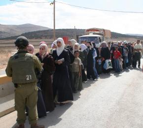 Thousands line up and wait for the Beit Furik checkpoint in the West Bank to reopen