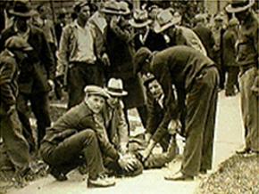 Picketers surround Fank Hubay, one of two people killed by National Guardsmen during the Toledo strike