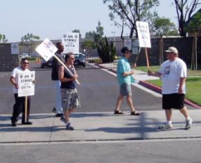 Teamsters Local 952 members on strike in 2007