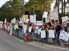Hundreds of Gainesville, Fla., residents came out on September 11 to protest a plan to burn the Koran