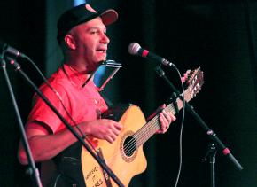 Tom Morello performs at a concert in support of the struggle of Wisconsin labor against Scott Walker