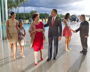 Barack Obama and his family meet with Brazil's President Dilm a Rousseff (center) and another member of her government