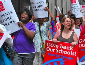 Members and supporters of the Chicago Teachers Union picket the Board of Education's downtown headquarters