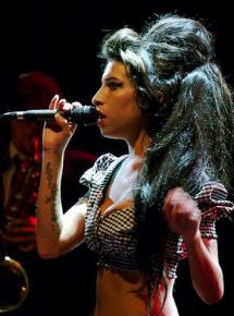 Amy Winehouse performing in 2007