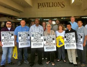 UFCW members rallying outside a Long Beach grocery store in August