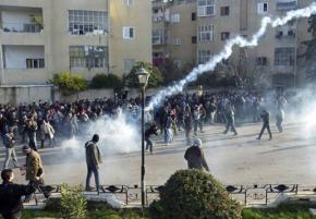 Syrian military forces fire on protesters