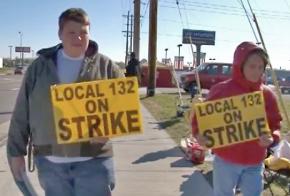 Hostess workers on the picket line in Columbus, Ind.