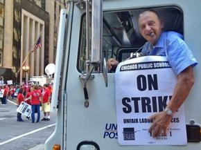 A postal worker shows his sympathy with the Chicago teachers strike