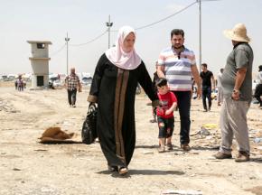 People fleeing the fighting in Mosul arrive at a checkpoint near Erbil