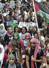 More than 1,000 demonstrated in Chicago to show their opposition to Israel's war