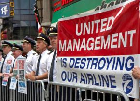 Pilots picket against United Airlines mismanagement