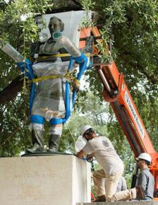 Taking down the statue of Jefferson Davis at the University of Texas
