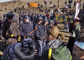 North Dakota riot police move in to make mass arrests at Standing Rock