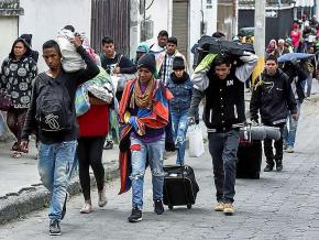 Venezuelan migrants making their way to Peru pass through TulcGn, Ecuador