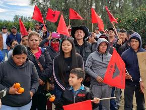 Farmworkers and their families build solidarity on the picket line in Kern County, California