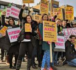 Striking university workers on the picket lines in Surrey, southwest of London (@senseofplay | Twitter)