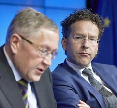 Eurogroup President Jeroen Dijesselbloem (right) with Chief Executive Officer Klaus Regling (EU Council) Eurogroup President Jeroen Dijesselbloem (right) with Chief Executive Officer Klaus Regling (EU Council)