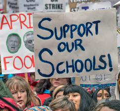 Striking teachers and community members rally to defend public education in Chicago (Joe Brusky | flickr)