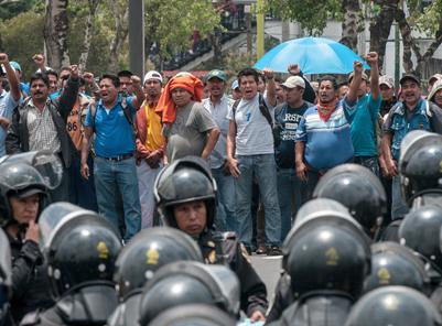 Teachers face down heavy police repression